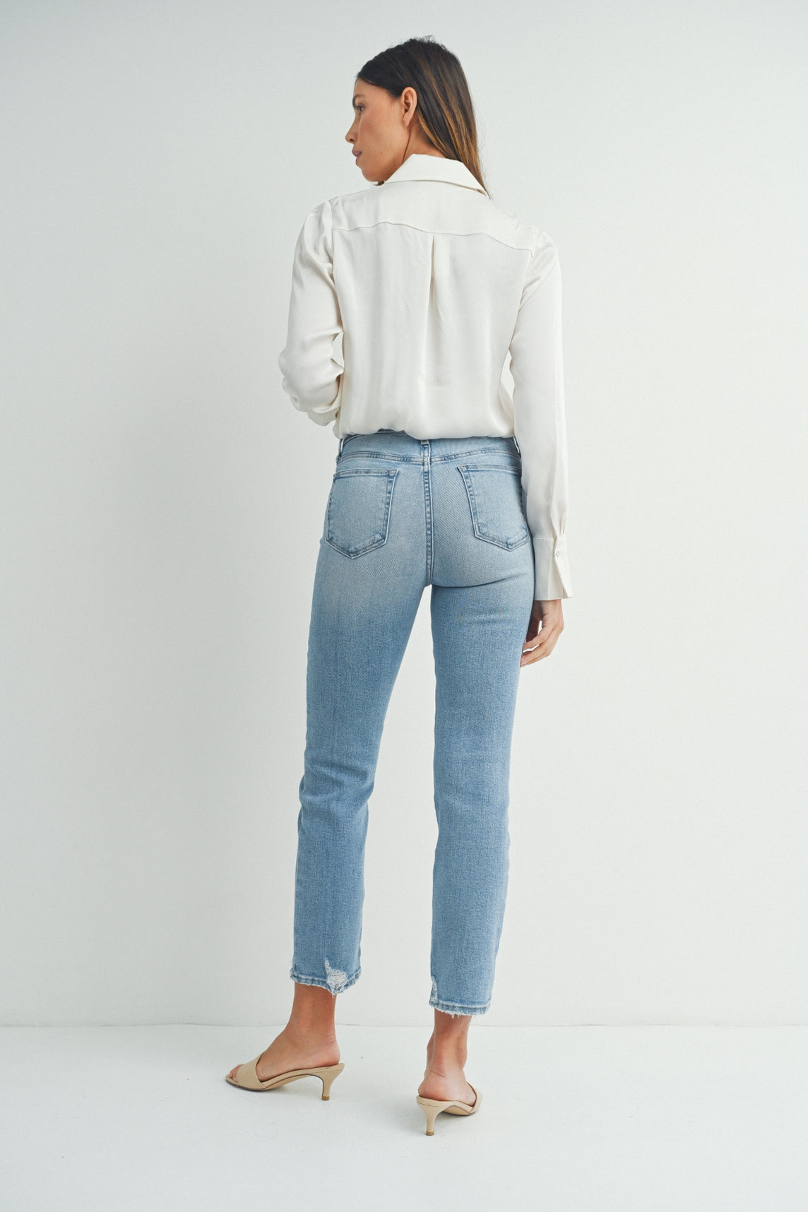 Hem Detail Comfort Straight Jeans - Light Wash