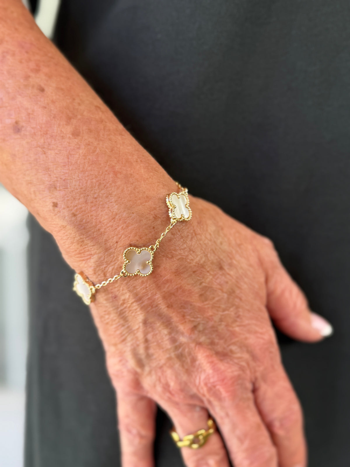 Colored Shell Multi Clover Bracelet - Ivory