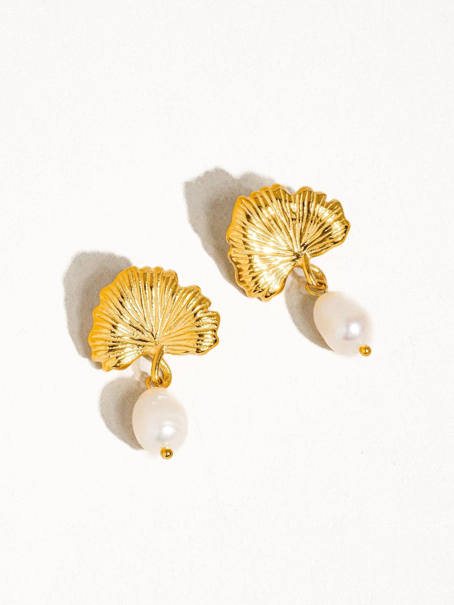 Béatrice 18K Gold Non - Tarnish Floral Pearl Earring: Yellow Gold - KJ Clothier