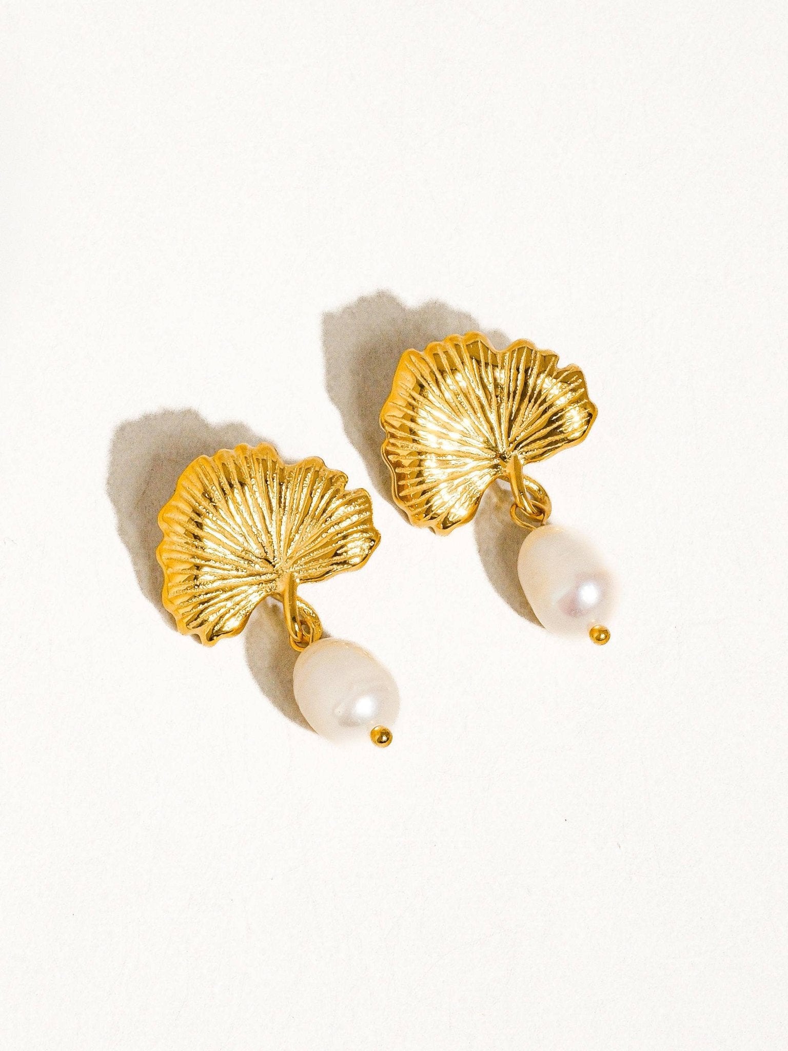 Béatrice 18K Gold Non - Tarnish Floral Pearl Earring: Yellow Gold - KJ Clothier