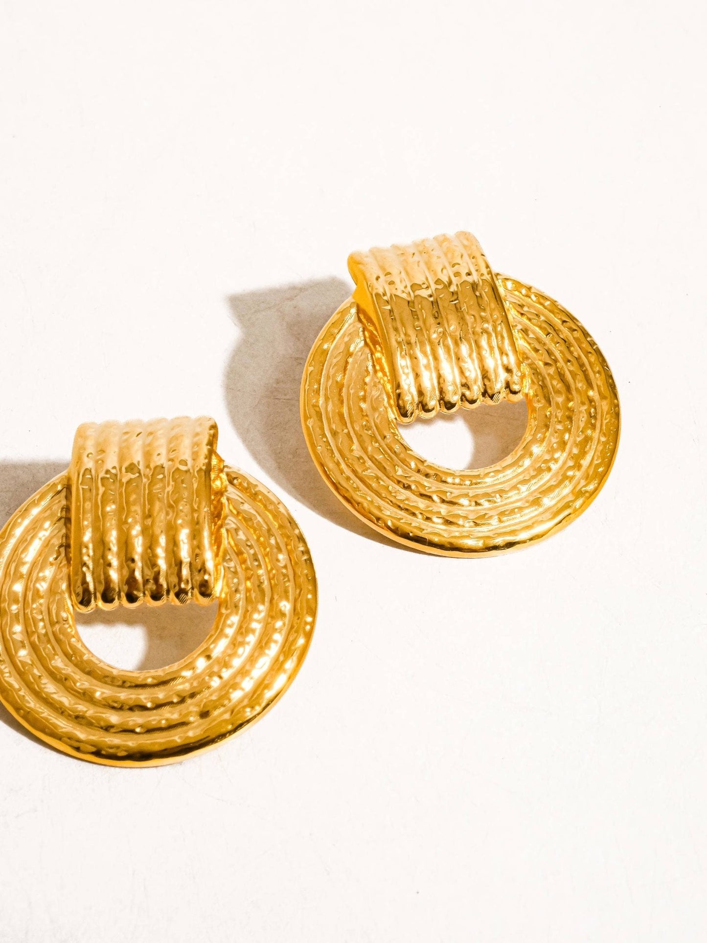 Candela 18k Gold Non - Tarnish Stripe Hoop Earring: Yellow Gold - KJ Clothier