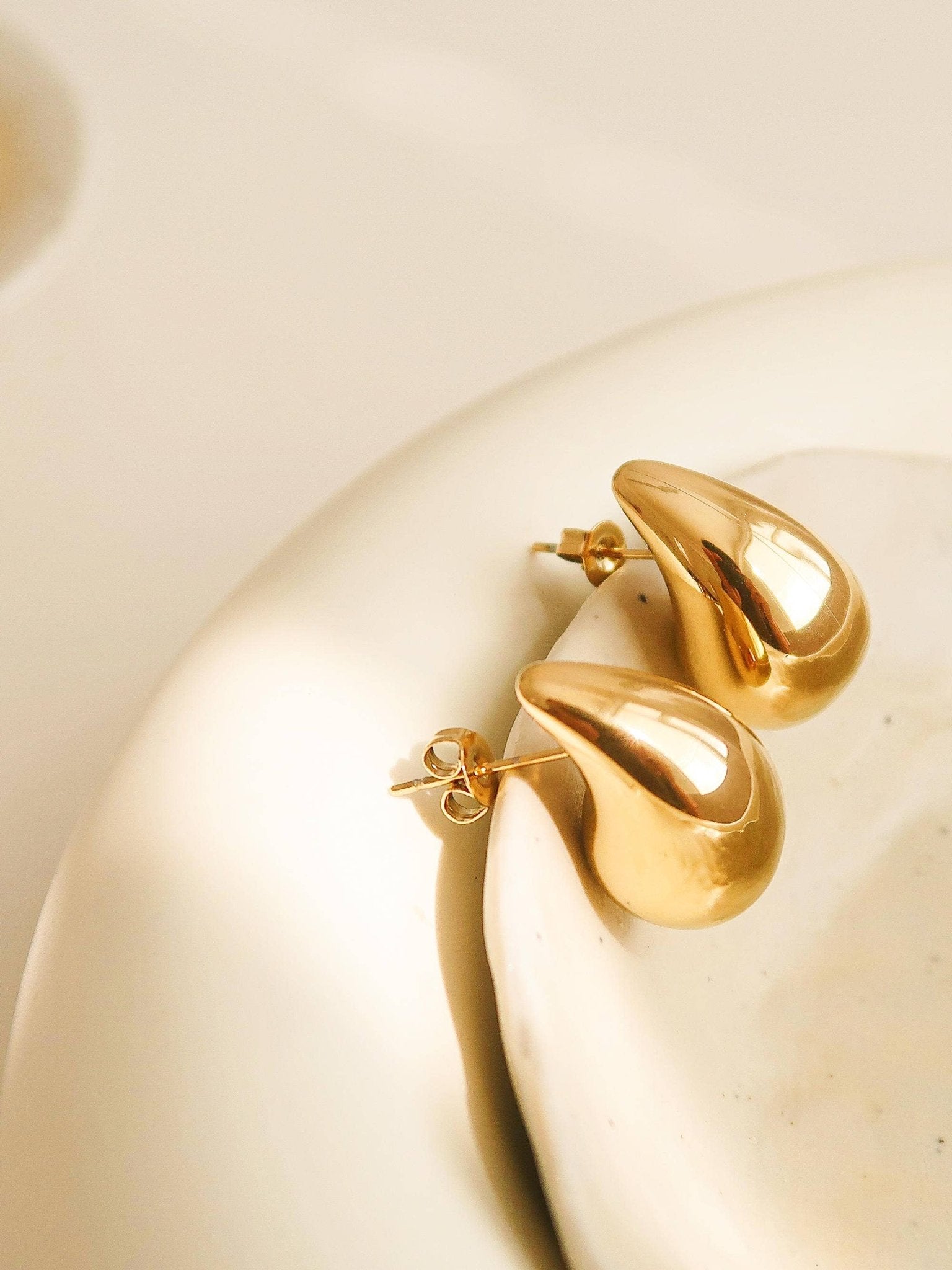 Colette 18K Gold Non - Tarnish Large Huggie Droplet Earring: Yellow Gold - KJ Clothier