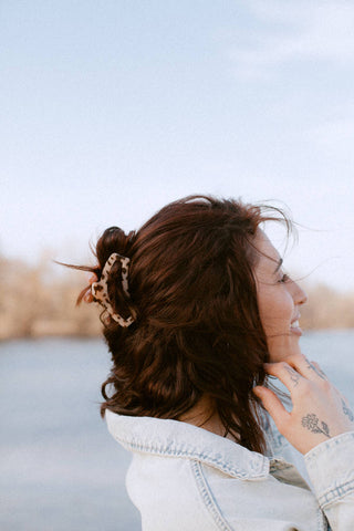 Open Hair Clip | Medium | Blonde Tortoise - KJ Clothier